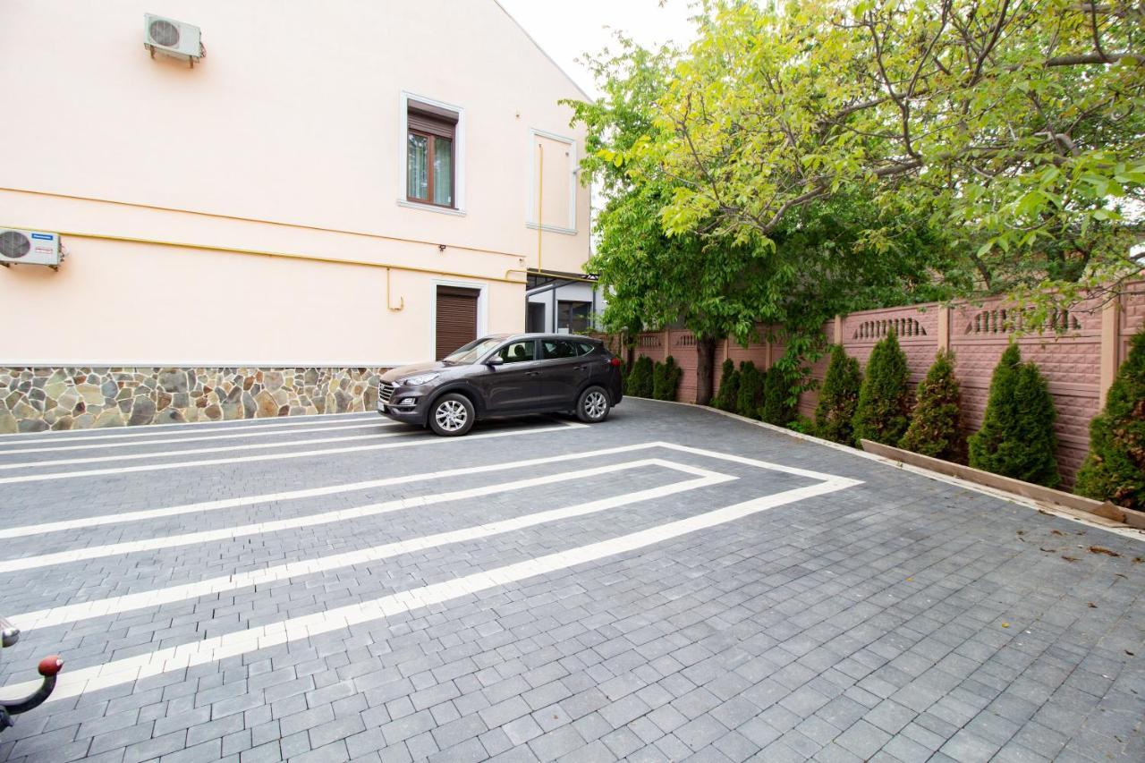 Seveneleven Apartments Черновцы Экстерьер фото