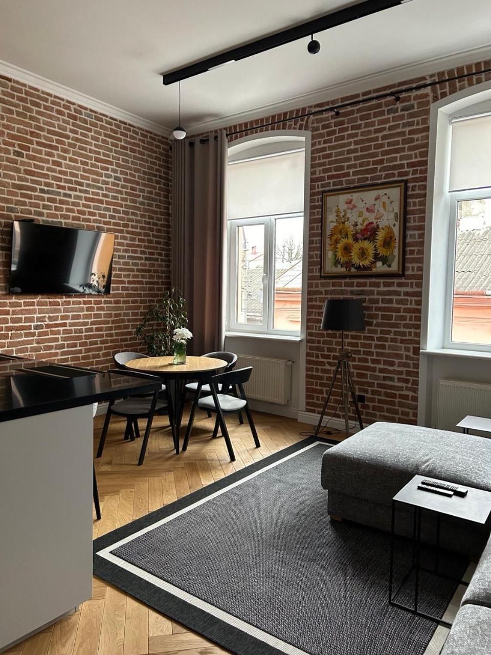 Seveneleven Apartments Черновцы Экстерьер фото