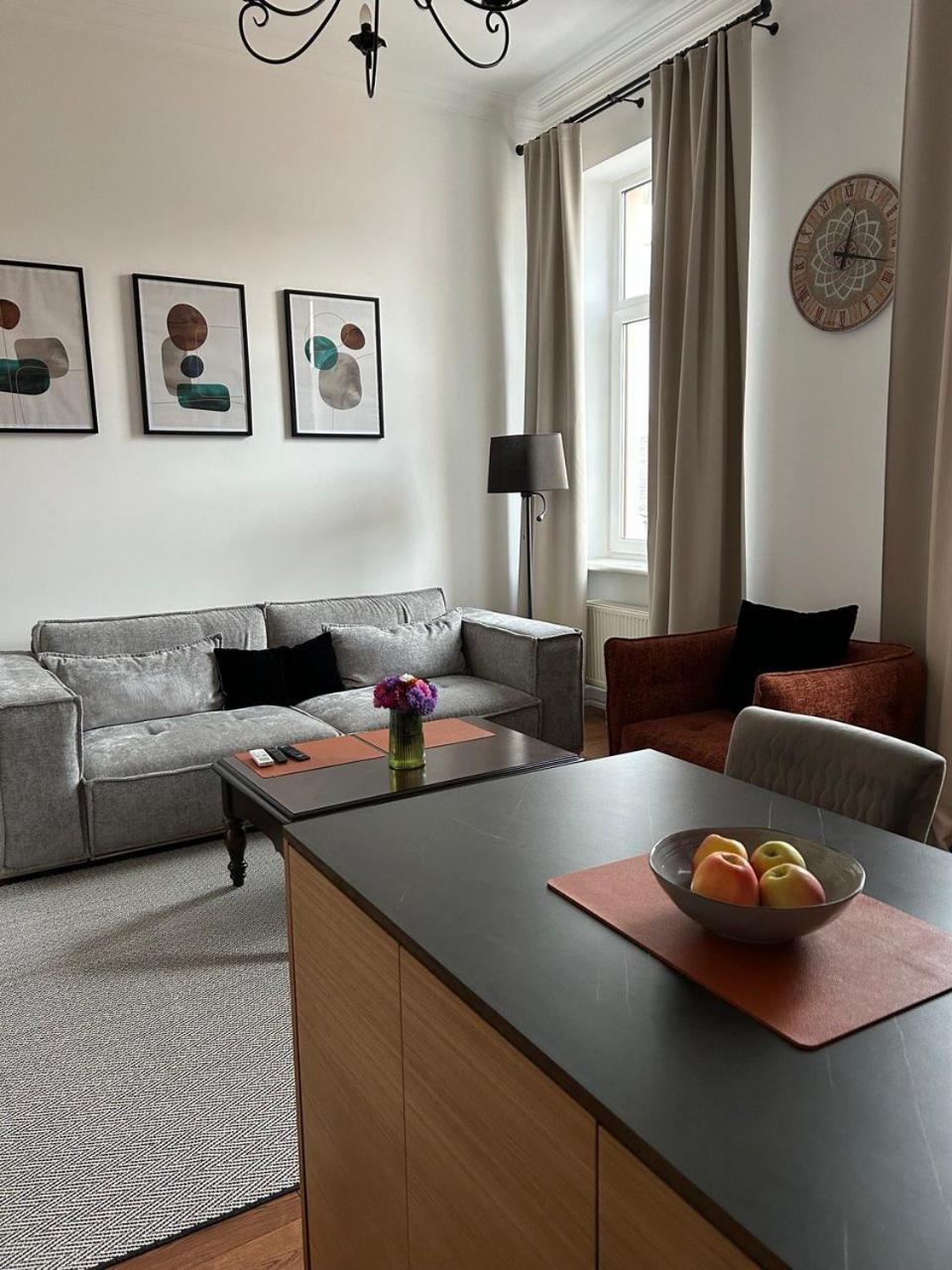 Seveneleven Apartments Черновцы Экстерьер фото
